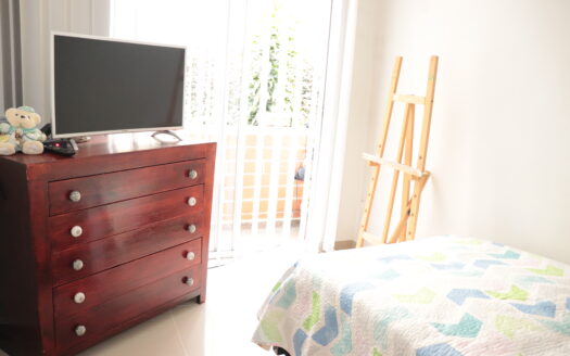 Venta de bonita casa  con acceso a  la avenida las palmas