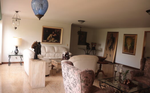 ARRIENDO AGRADABLE APARTAMENTO DE 220 METROS  EN EL POBLADO