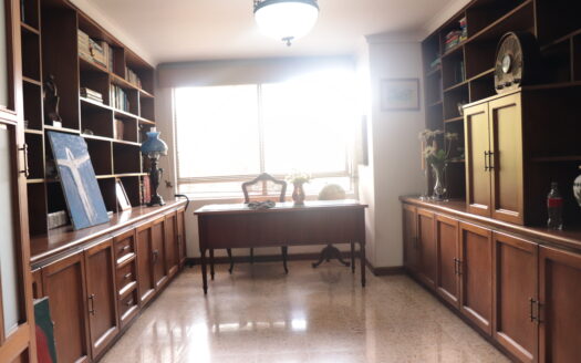 VENTA DE APARTAMENTO MUY AGRADABLE Y GENEROSA AREA EN EL POBLADO