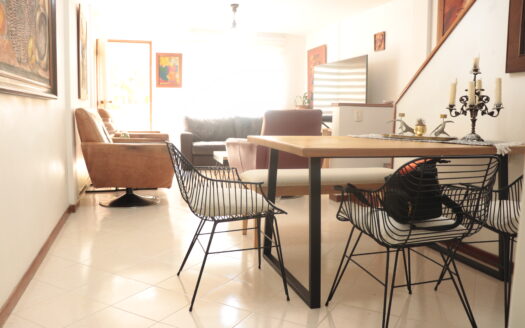 VENTA DE BONITA CASA CON CERCANIA   A LA AVENIDA EL POBLADO Y EL SECTOR DE CASTROPOL